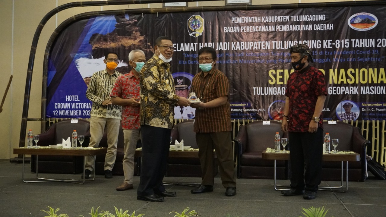 Bupati Tulungagung Drs. H. Maryoto Birowo, MM Membuka Acara Seminar Nasional Geopark Tulungagung